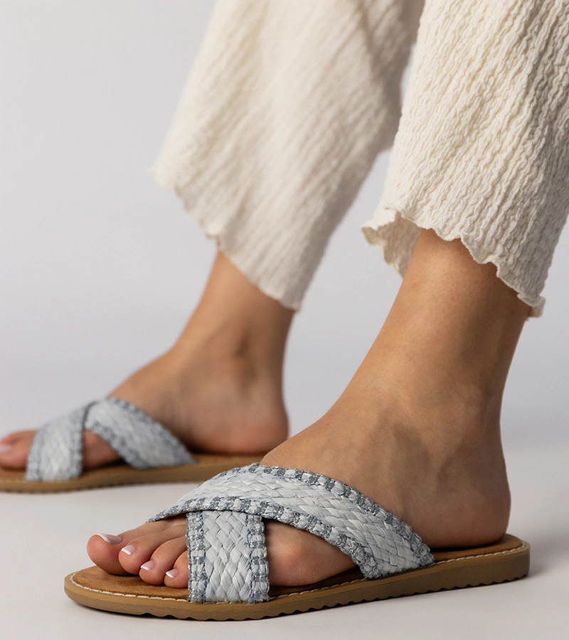 Blaue geflochtene Damen-Pantoletten Ellinara