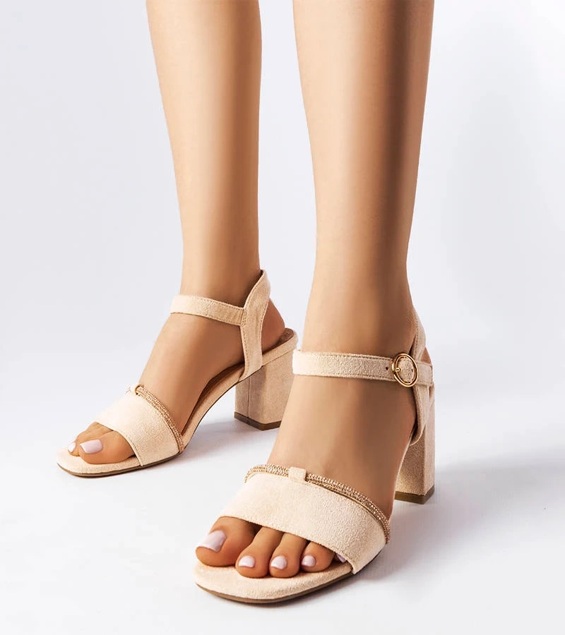 Beige Sandaletten mit Zirkonia von Carolos