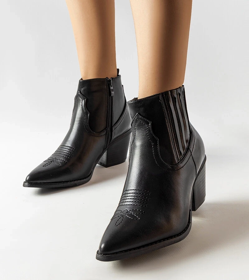 Schwarze klassische Cowboy-Stiefel von Gustav