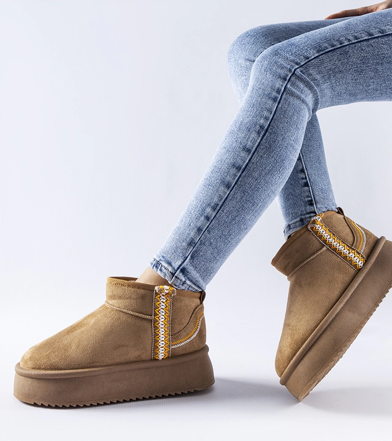 Dunkelbeige Plateau-Schneestiefel von Scavi