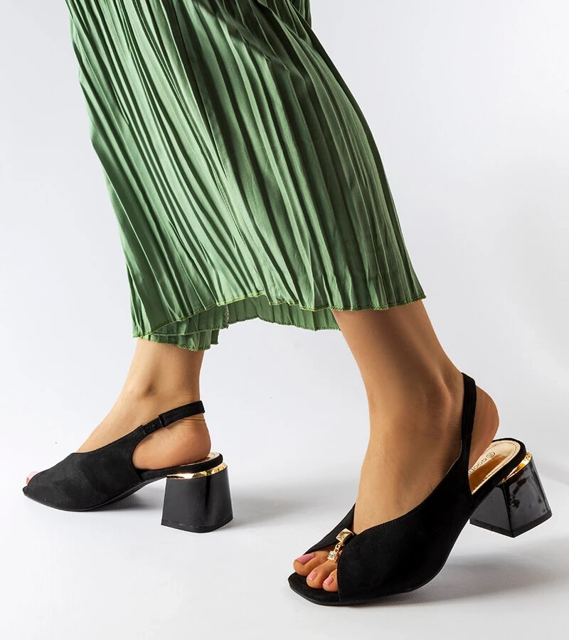 Schwarze Sandaletten mit niedrigem Absatz Baccarato