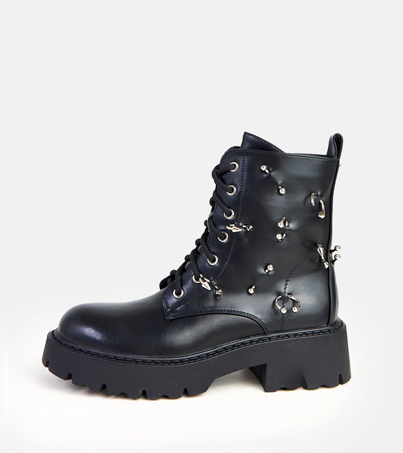 Schwarze Plateau-Stiefeletten mit Metallverzierungen Ebony