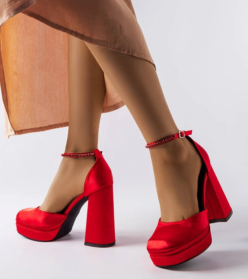 Rote Stilettos von Elida