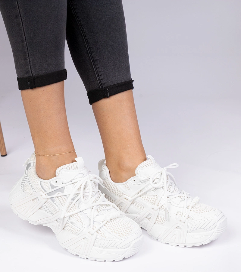 Weiße stylische Sneakers auf massiver Sohle Lukaro