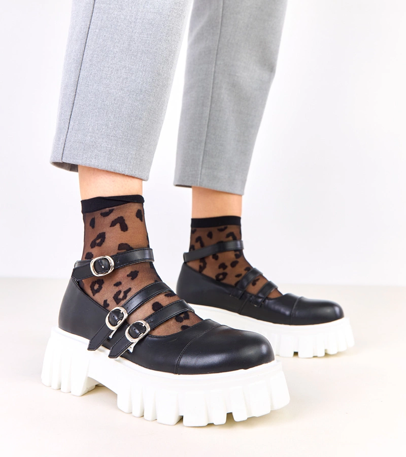 Schwarze Halbschuhe mit Traktorsohle Jastina