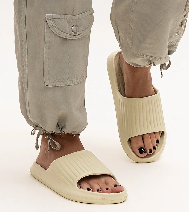 Grüne Schaumstoff-Flip-Flops von Gilly