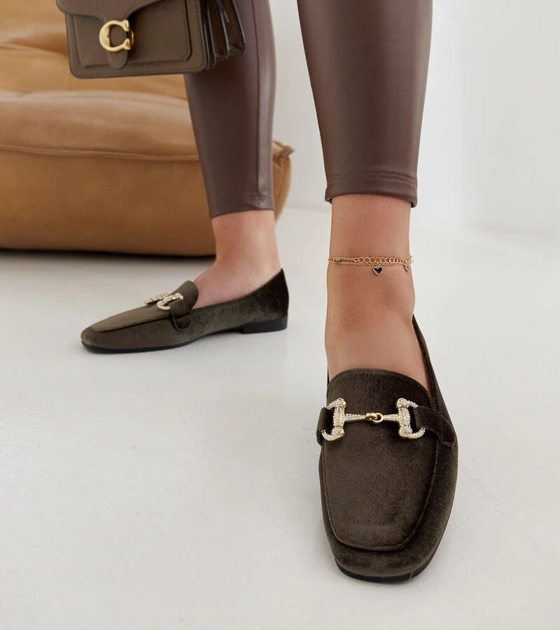 Grüne Samt-Mokassins mit Zirkonia von Fabrizia