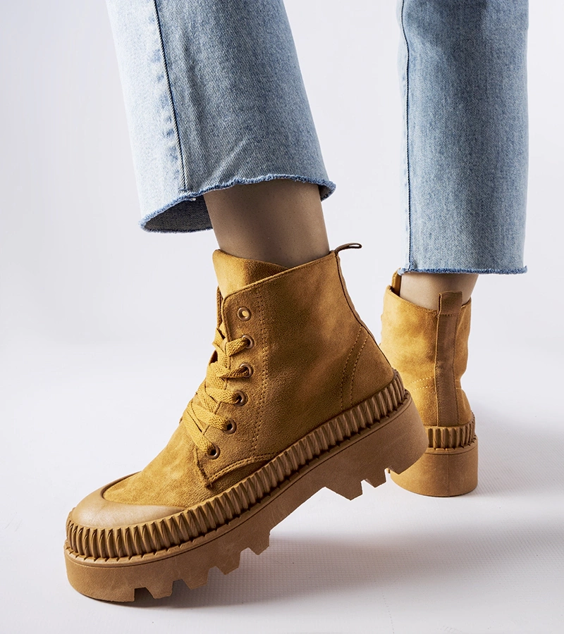 Braune hohe Sneakers aus Öko-Wildleder Aida