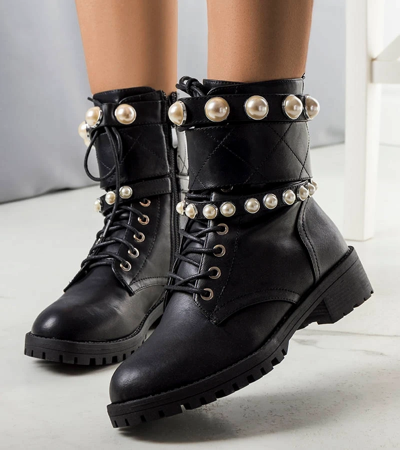 Schwarze Worker-Stiefel mit Marguerite-Perlen