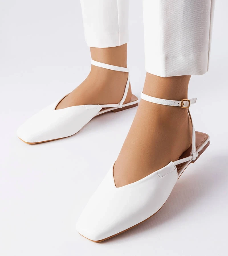 Weiße Sandalen mit geschlossener Spitze von Jehovah