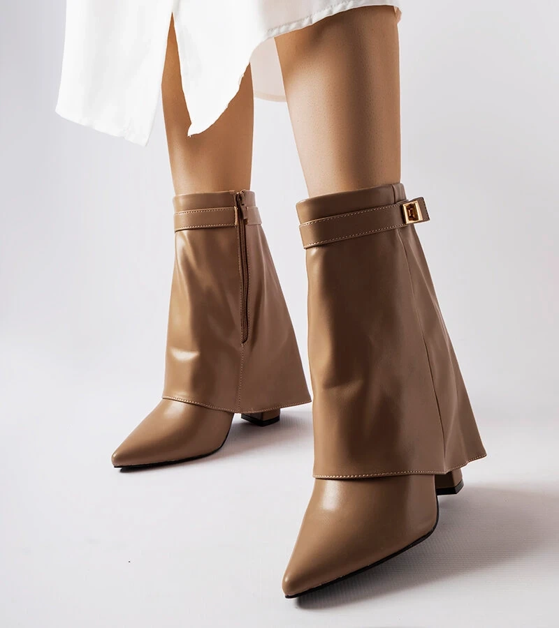 Braune Stiefel mit umgeschlagenem Schaft Aya