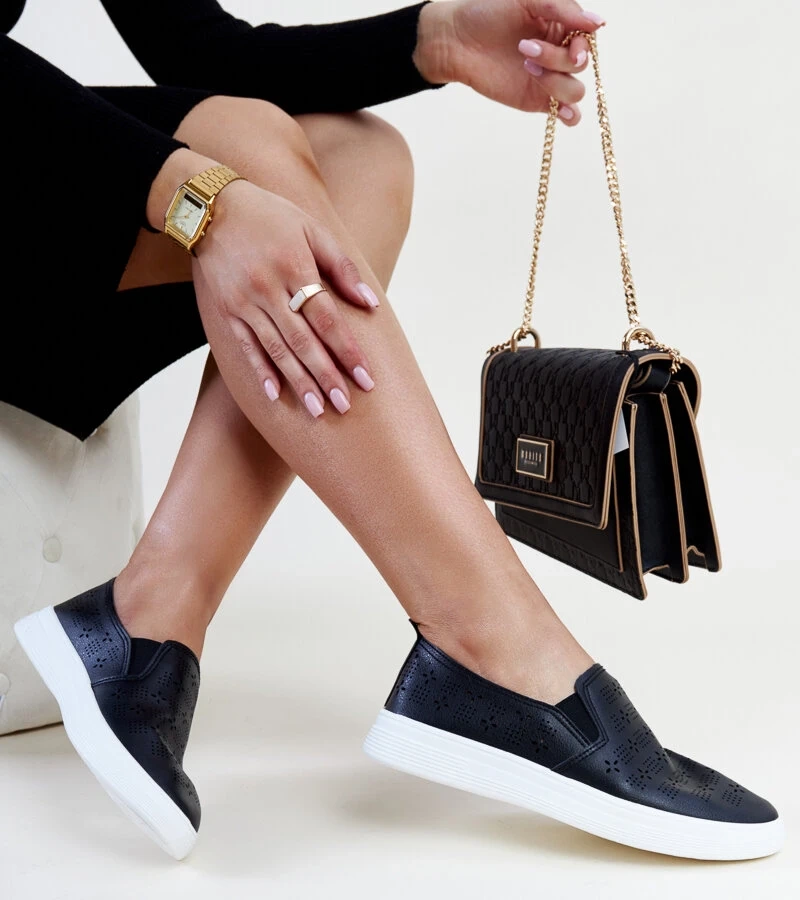 Schwarze Slip-On-Turnschuhe von Hilal