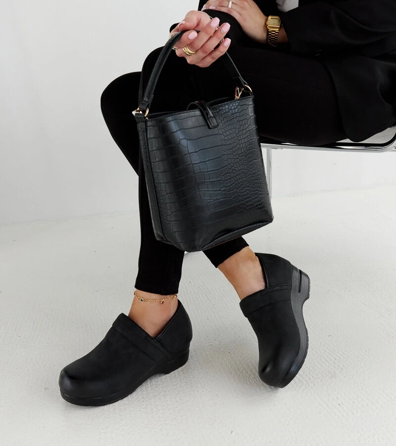 Schwarze Halbschuhe mit Montoro-Plattform