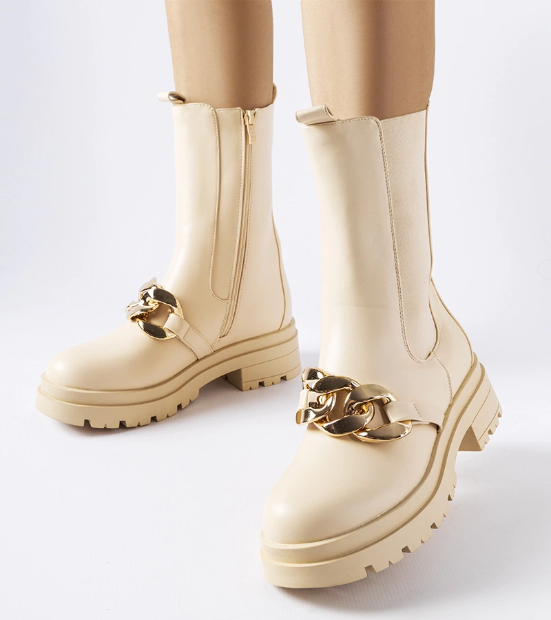 Beige Stiefeletten mit Kette von Thierry