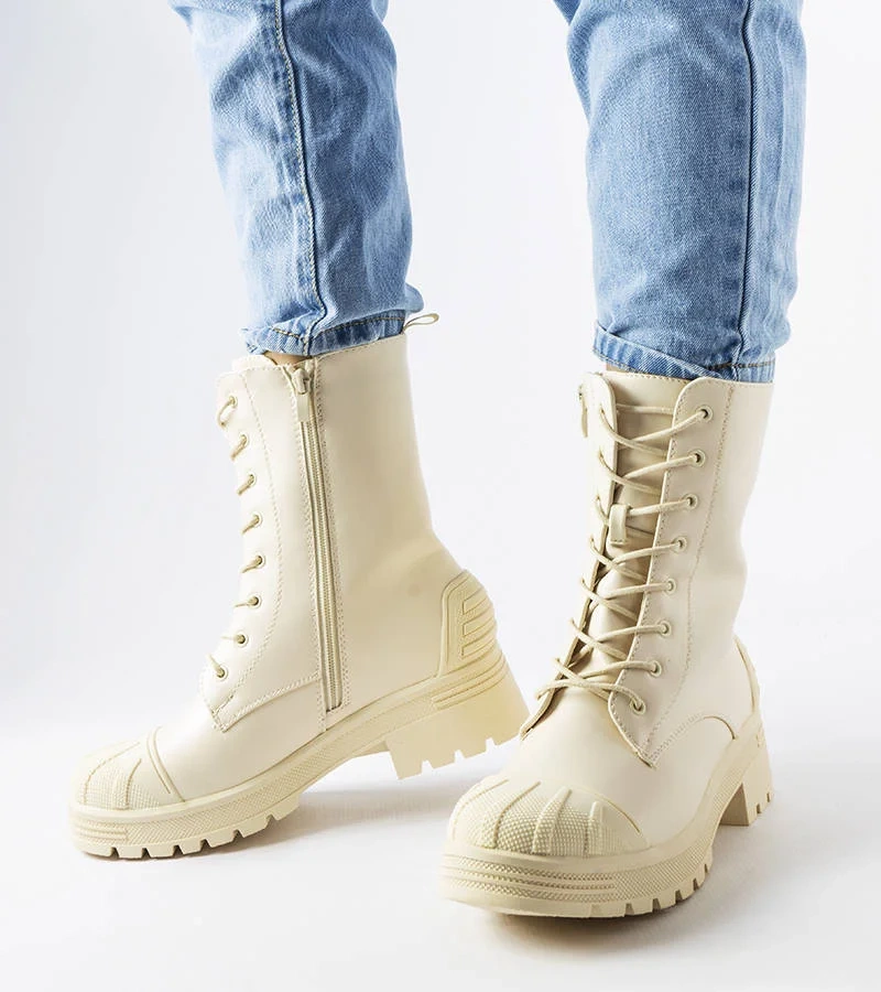 Hellbeige Stiefeletten mit dicker Sohle von Manara