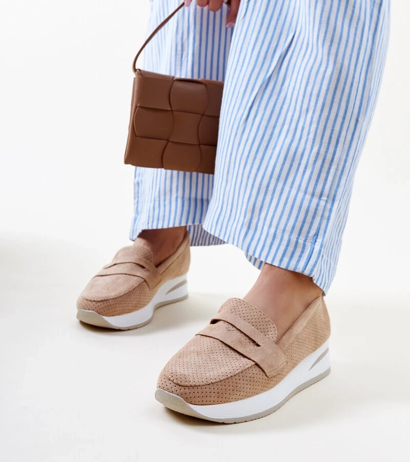 Braune perforierte Halbschuhe Muna