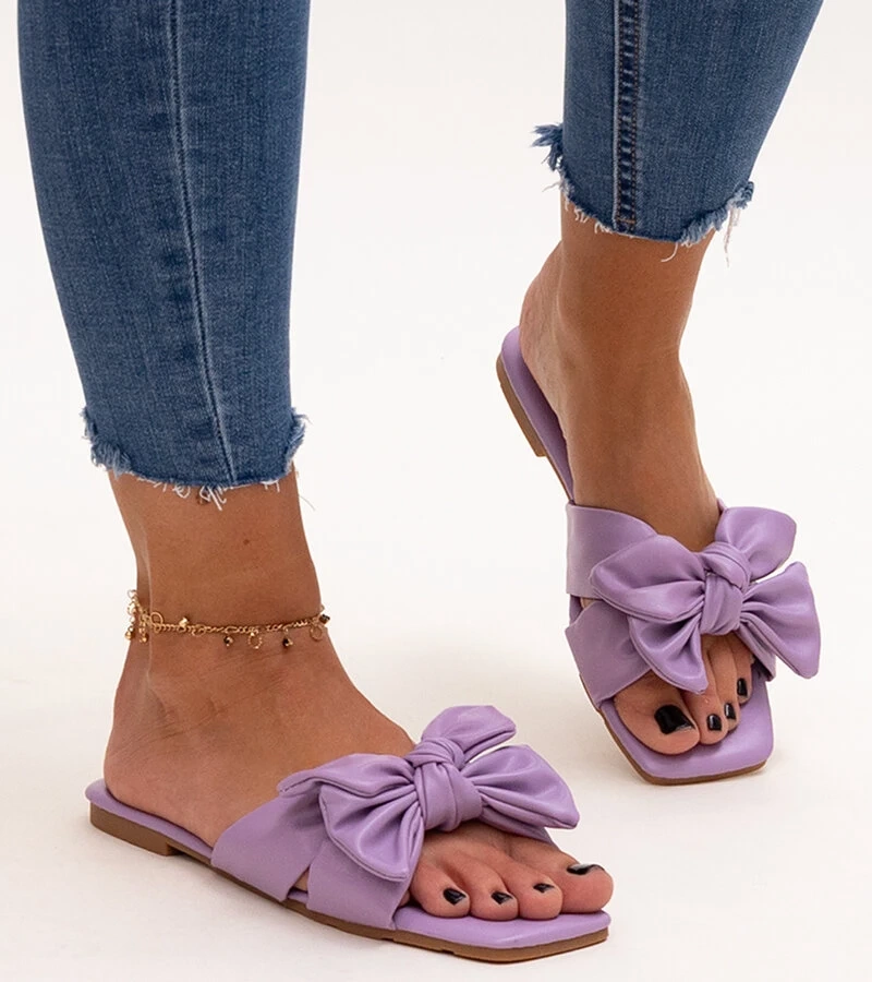 Lila Pantoffeln mit dekorativer Schleife von Uwansa