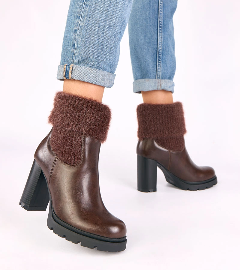 Braune Stiefeletten mit Blockabsatz und verziertem Schaft Randy