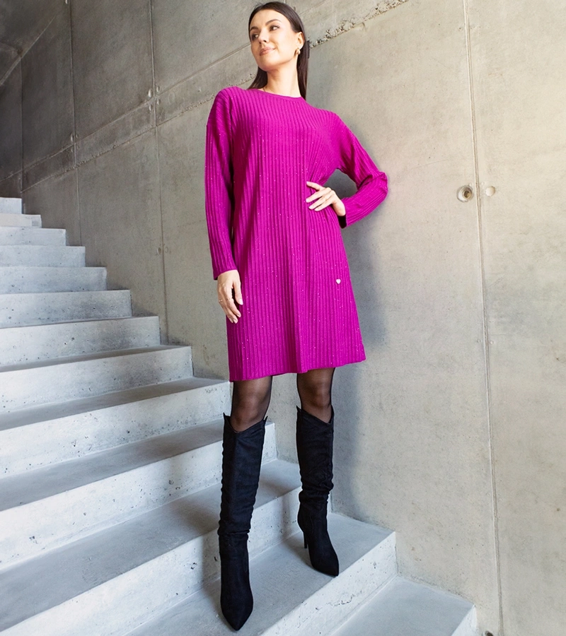 Dunkelrosa Midikleid mit Glanz Kadyra