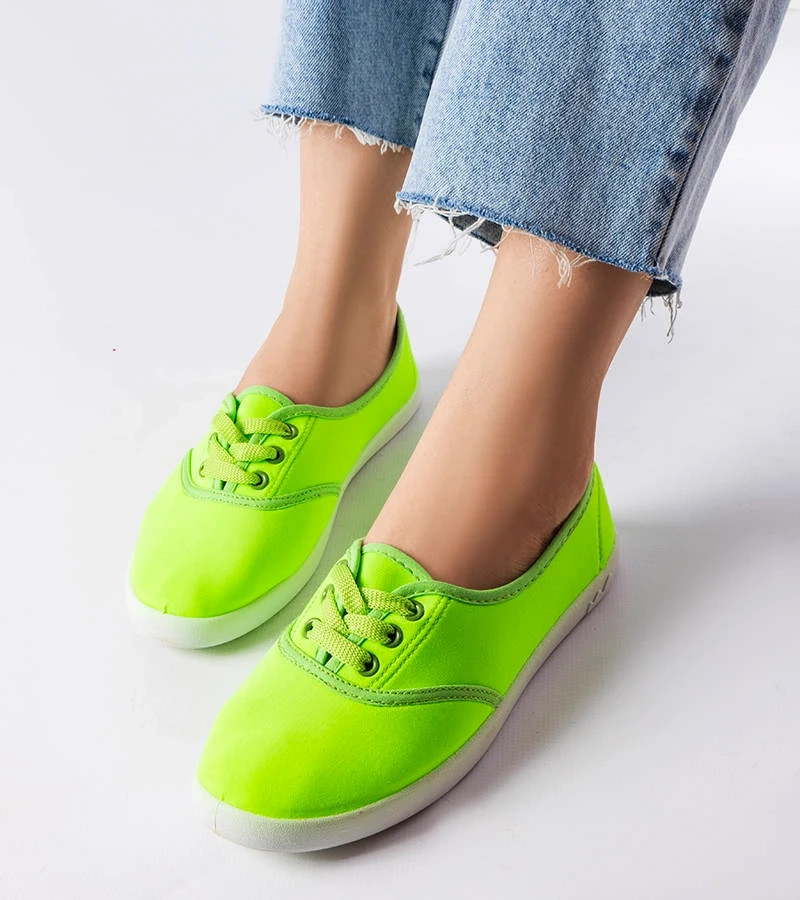 Grüne neonfarbene Tennisschuhe von Lafayette