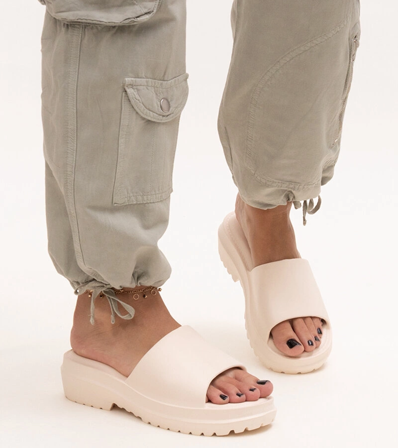 Beige Soiza Sandalen mit dicker Sohle