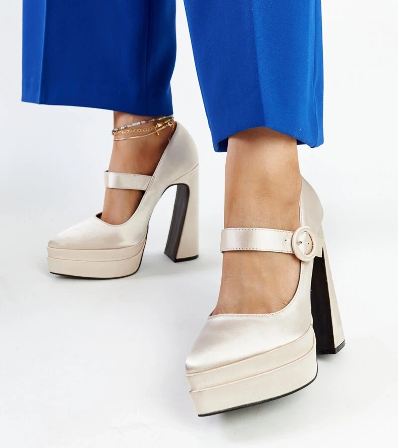 Hellbeige Pumps mit hohem Absatz von Mike