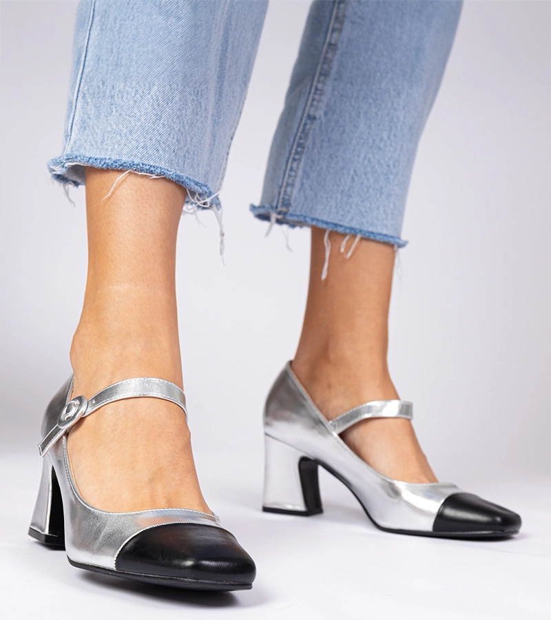 Silberne Damenschuhe mit schwarzer Kappe Radora