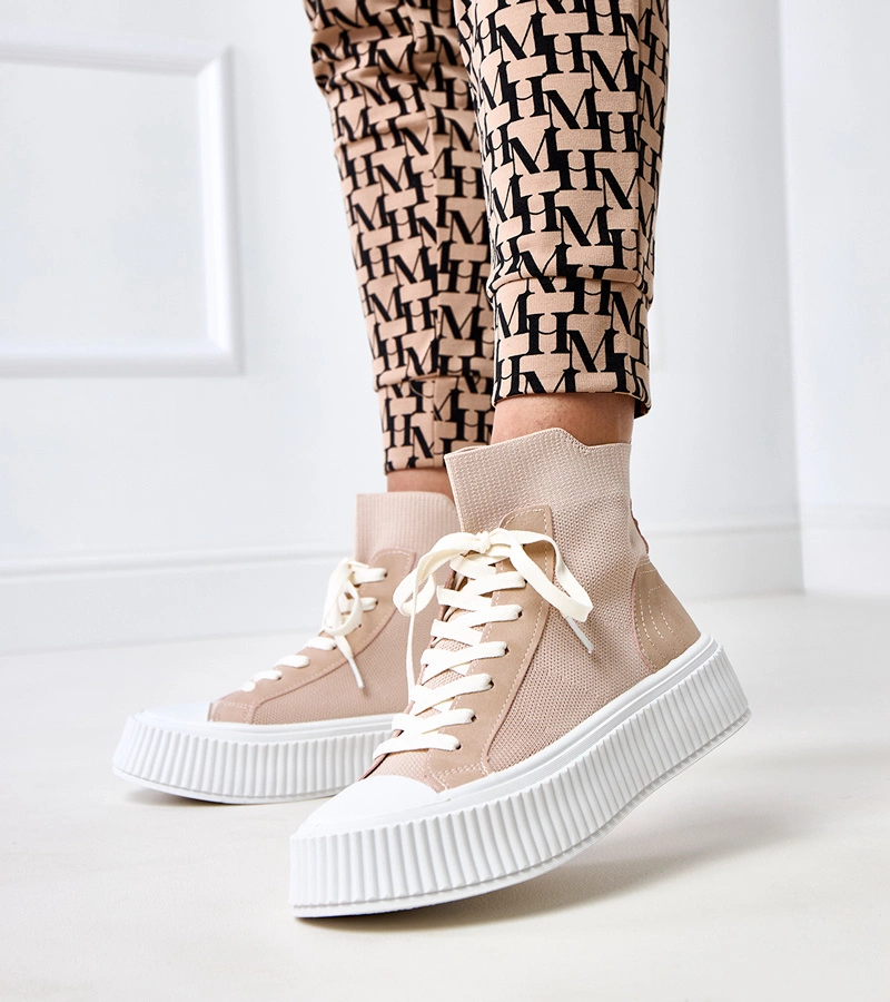 Rosa Slipper-Socken-Sneaker auf Plateausohle Perkins