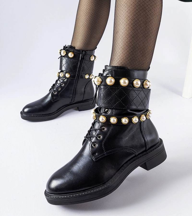Schwarze, gefütterte Stiefeletten mit Perlen von Normand