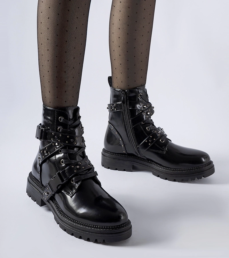 Schwarze lackierte Stiefeletten mit Nieten Hialeah