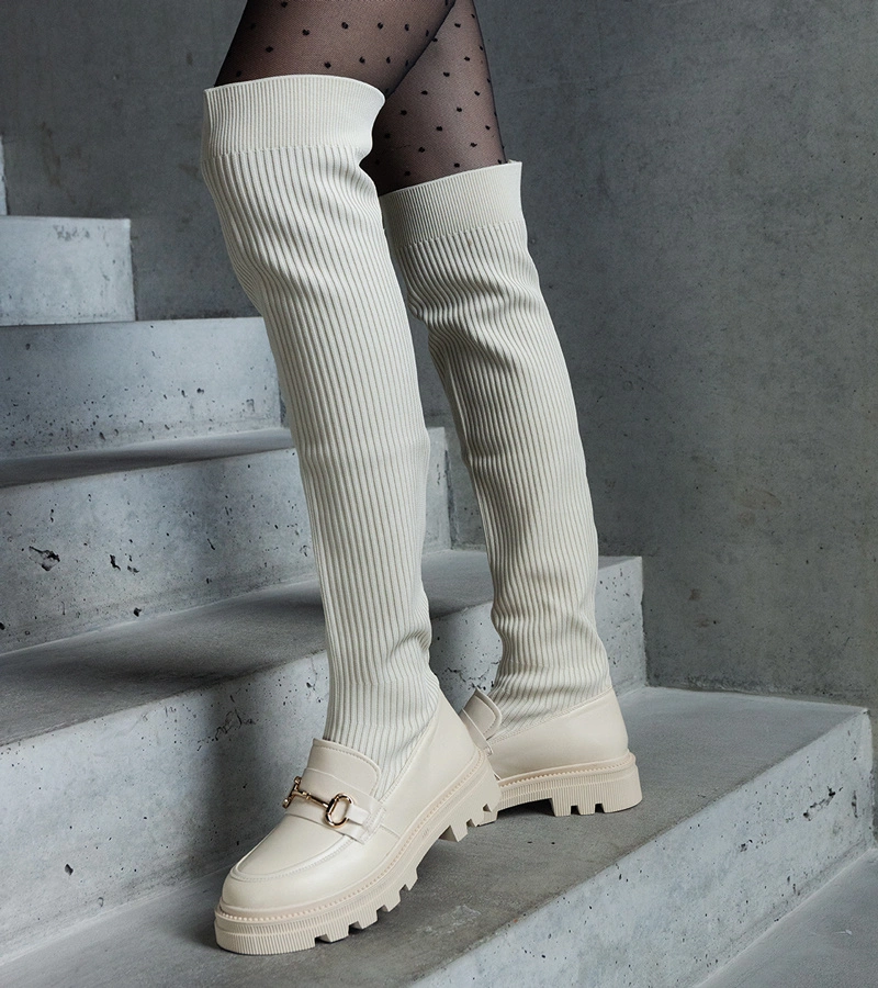 Hellbeige Stiefel mit elastischem Schaft und flachem Absatz Vrissa