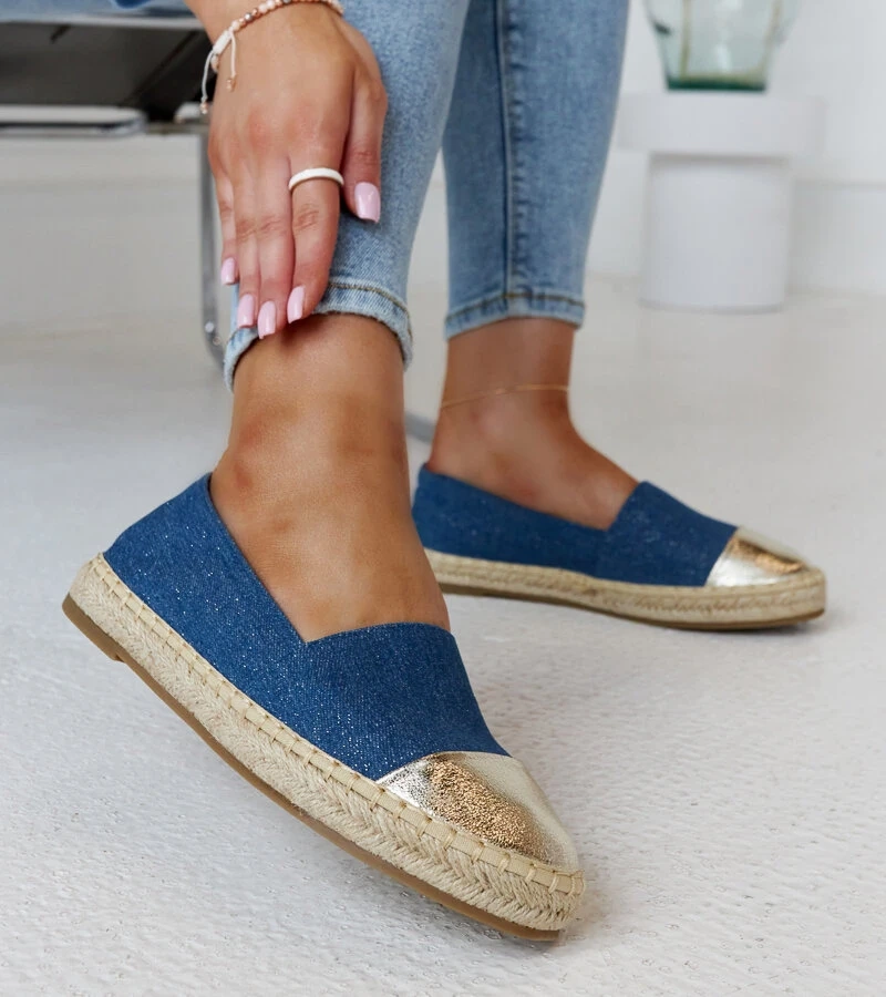 Blau-goldene glänzende Espadrilles von Surana