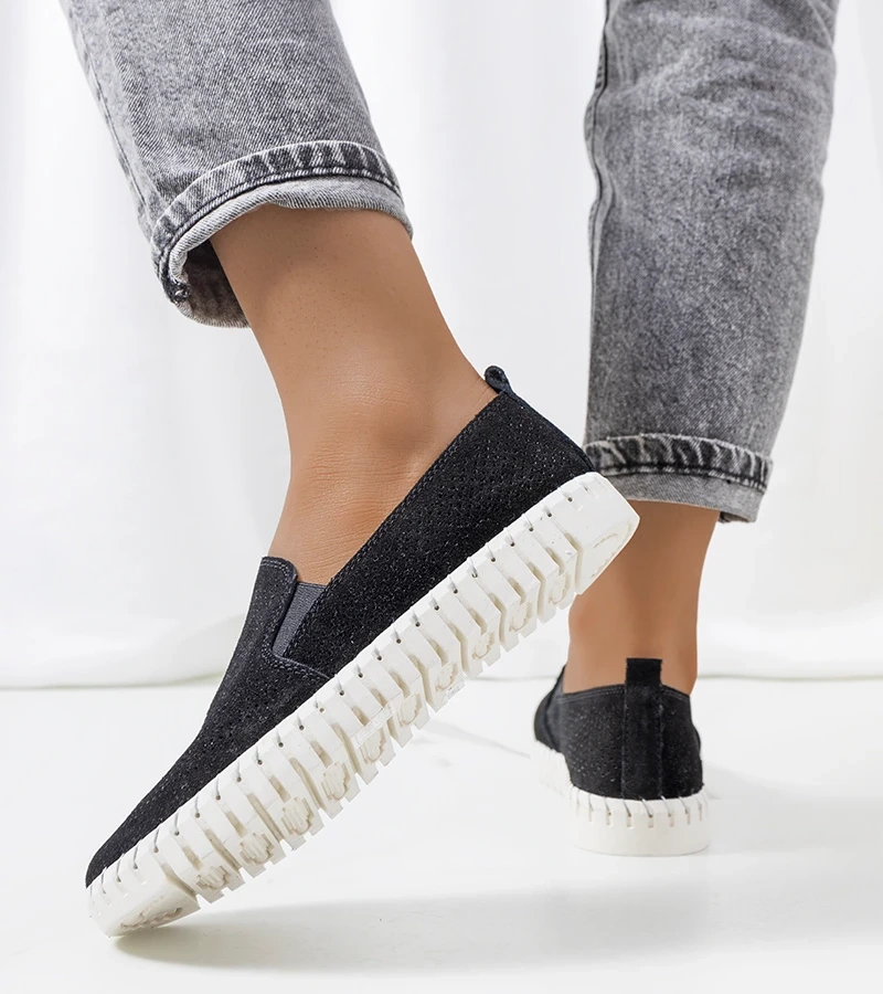 Schwarze durchbrochene Madiha-Turnschuhe