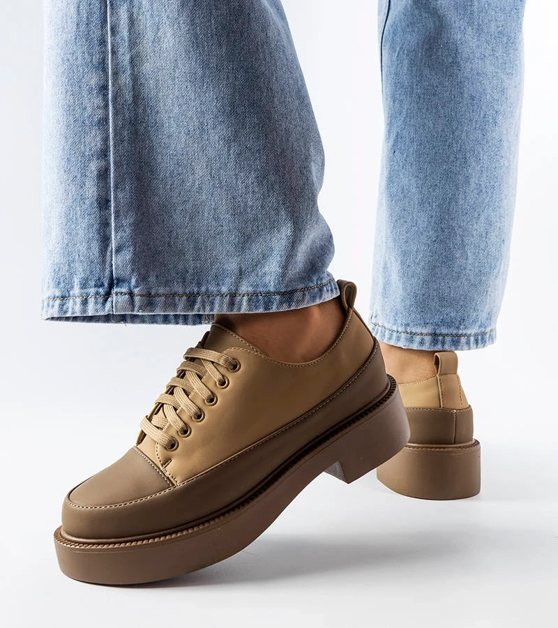 Braune Halbschuhe mit flachem Absatz von Merico