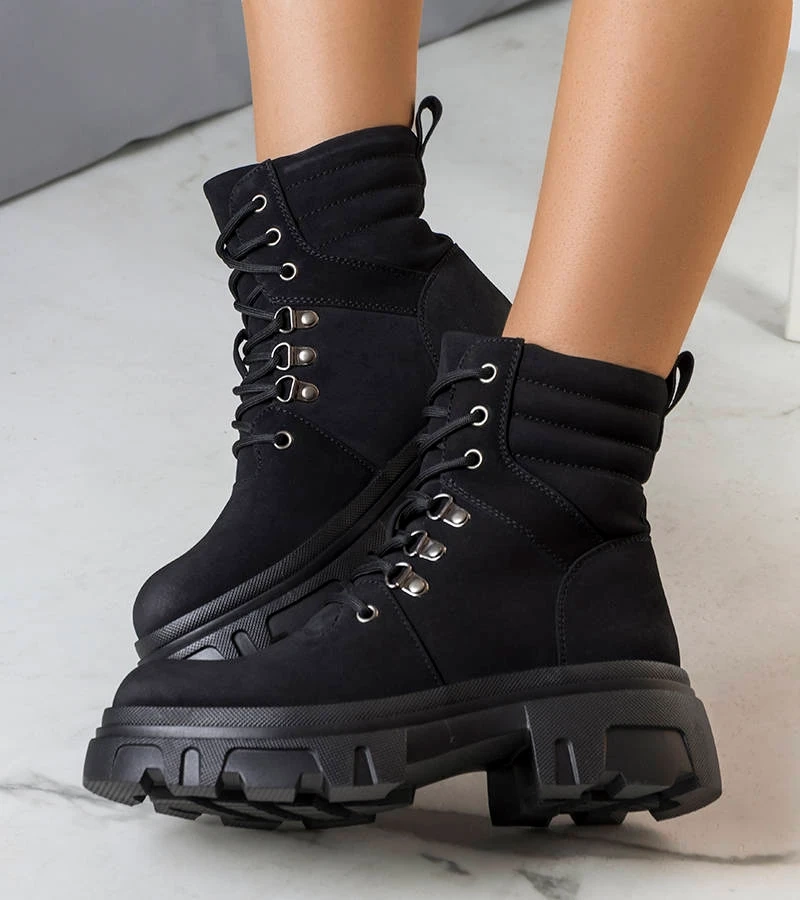 Schwarze Stiefeletten mit massiver Sohle Lyric