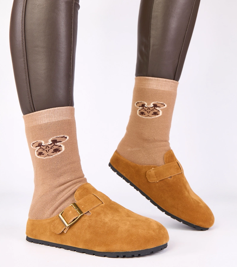 Braune Mules mit dekorativer Schnalle Atoria