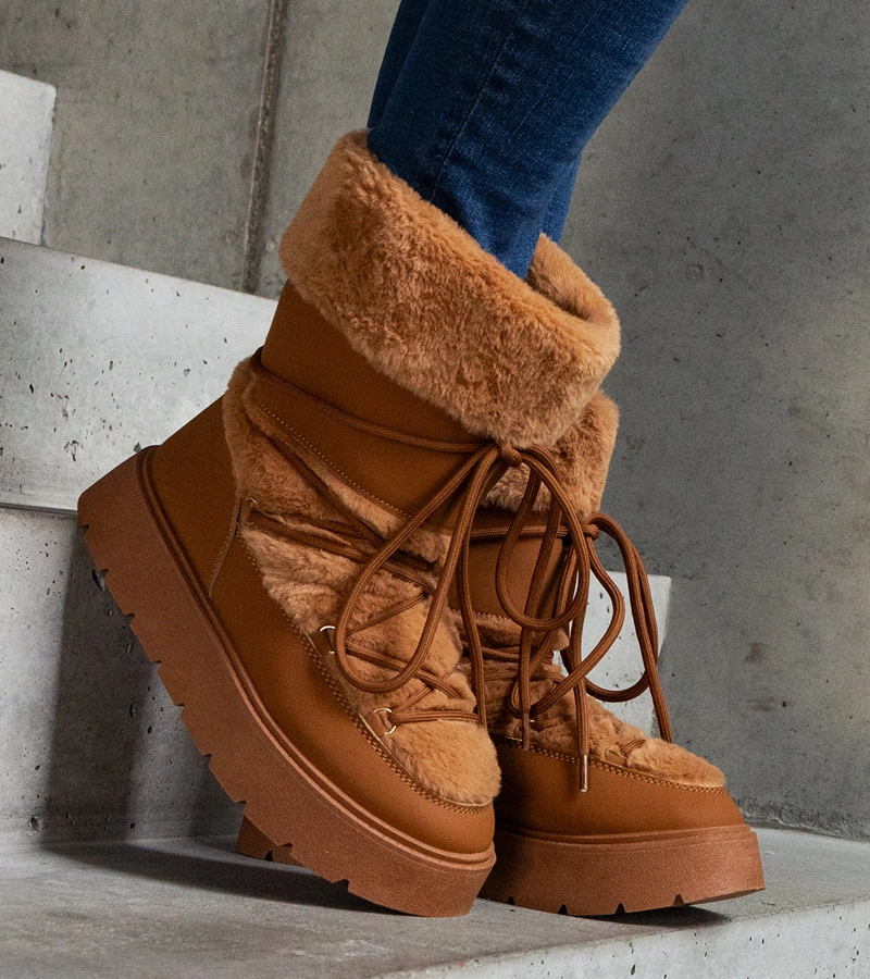 Braune gefütterte Schnürstiefel mit Fellbesatz Istiss