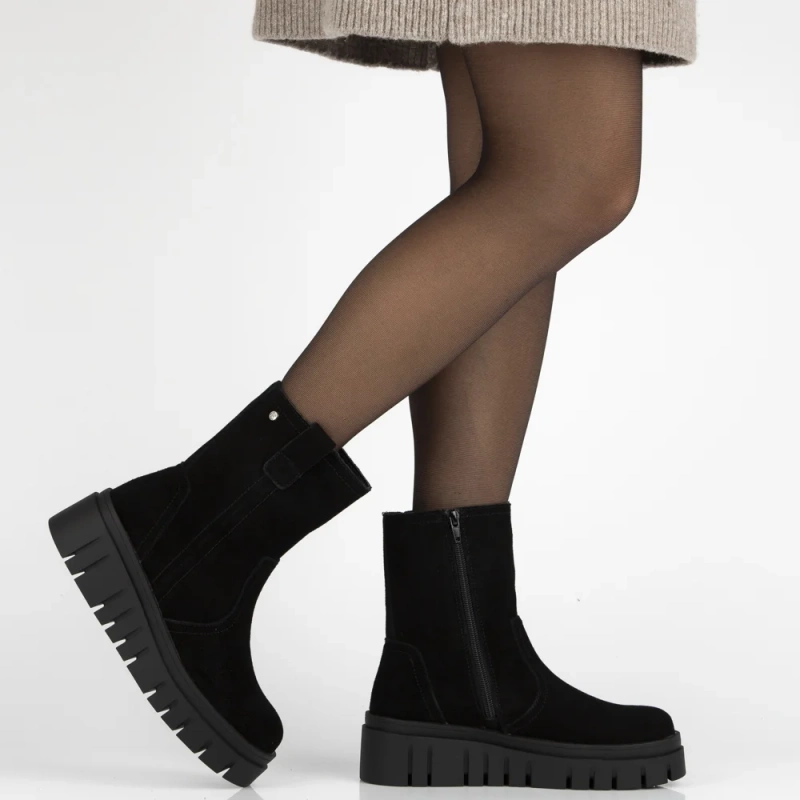 Schwarze Stiefeletten aus echtem Wildleder mit leichtem Keilabsatz Richa