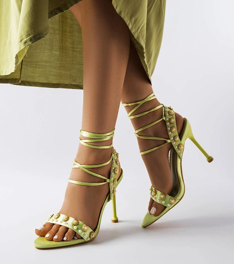 Grüne Sandalen verziert mit Perlen von Grange