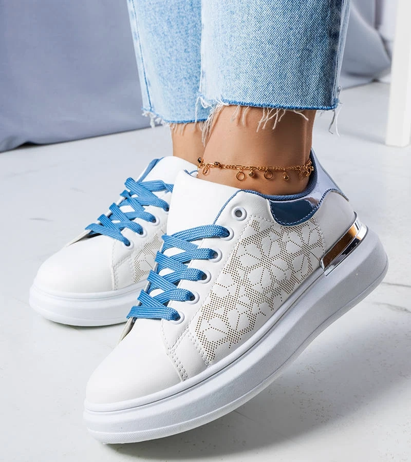 Weiß-blaues Schuhwerk mit Perforation verziert Erin