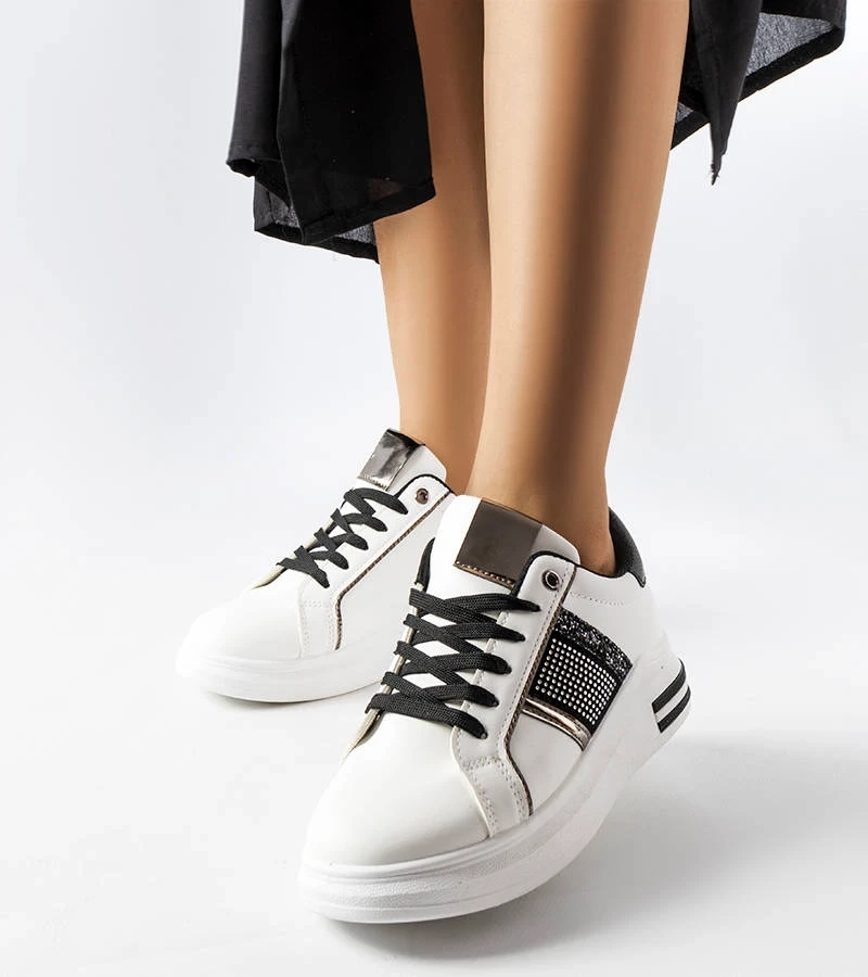 Schwarz-weiße Sneakers mit Zirkonen von Xarles