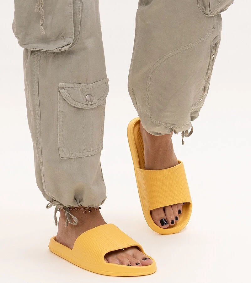 Gelbe Menta Schaumstoff-Flip-Flops