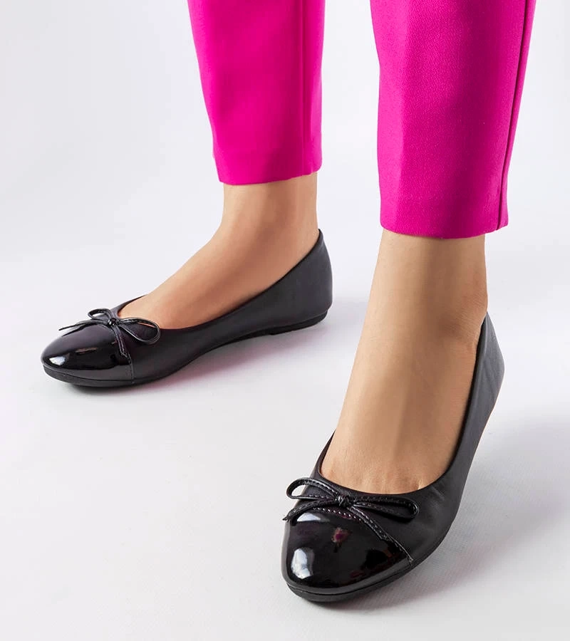 Schwarze Ballerinas mit lackierter Spitze von Despins