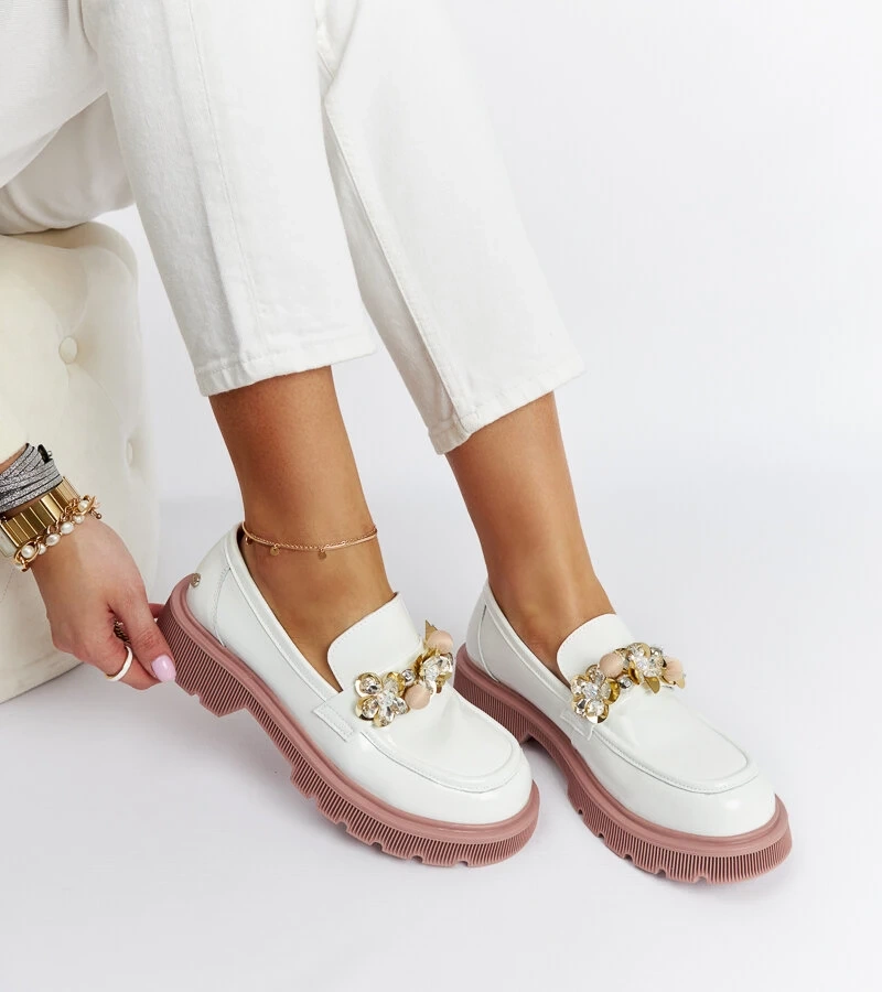 Weiße lackierte Leder-Mokassins GOE NN2N4201