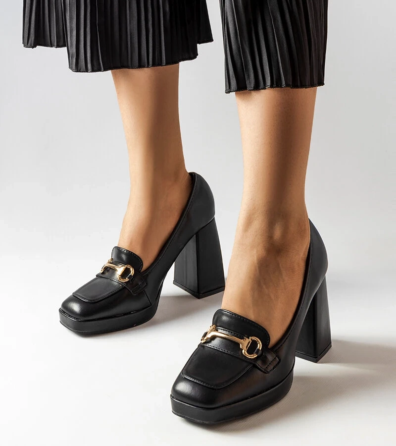 Schwarze Pumps auf geometrischem Absatz Blaiss