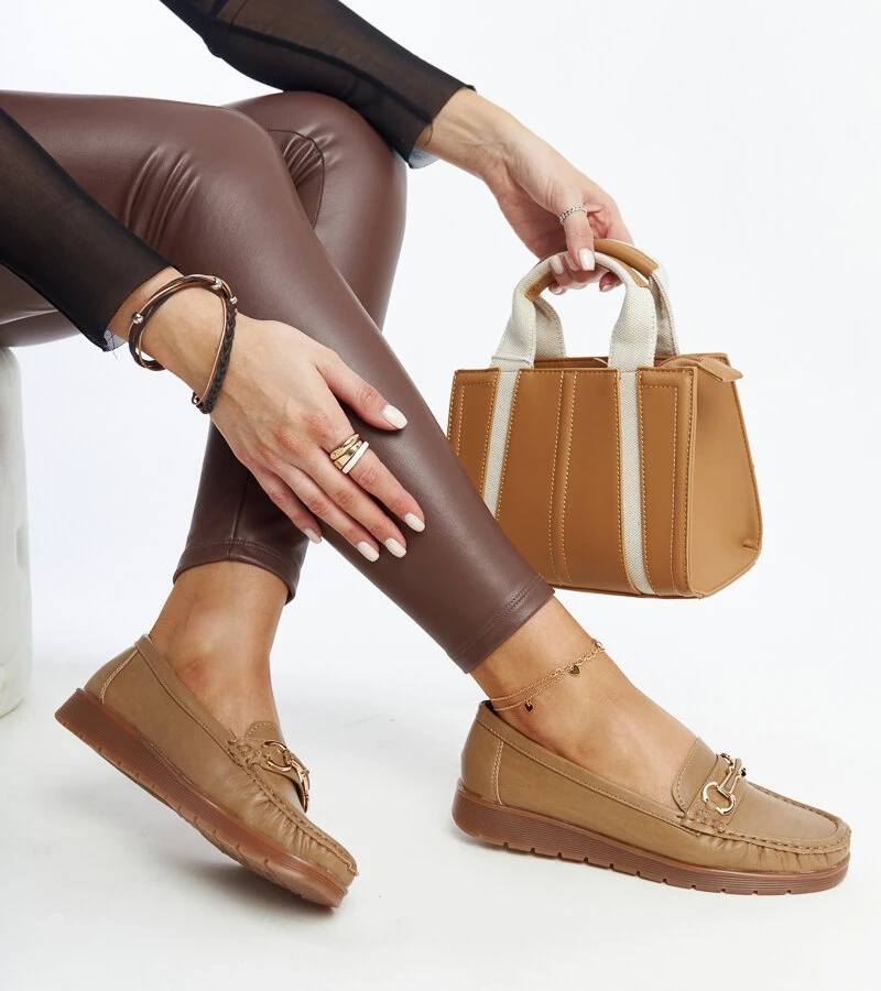 Dunkelbeige Mokassins mit Schnalle Anisah