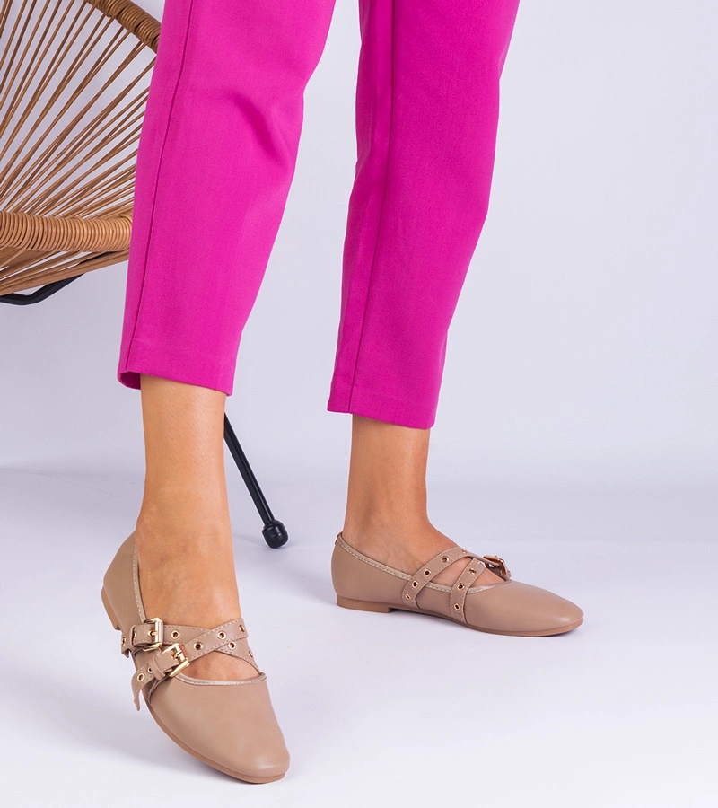 Beige Ballerinas aus Kunstleder mit Schnallen Emmarino