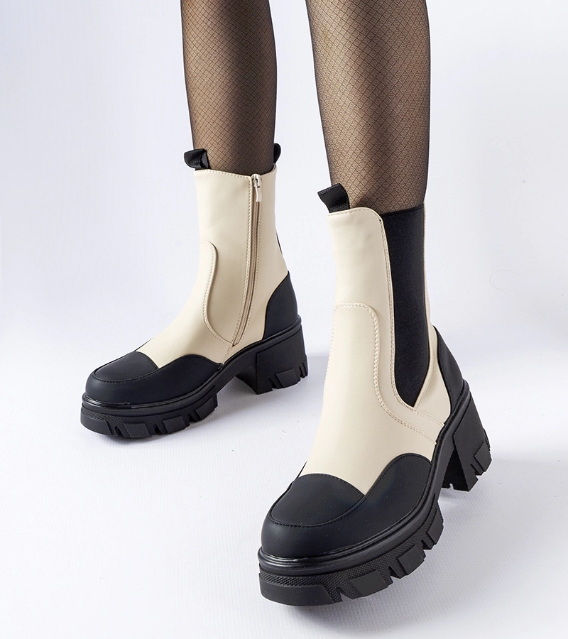 Beige-schwarze massive Schlupfstiefeletten Mafalda