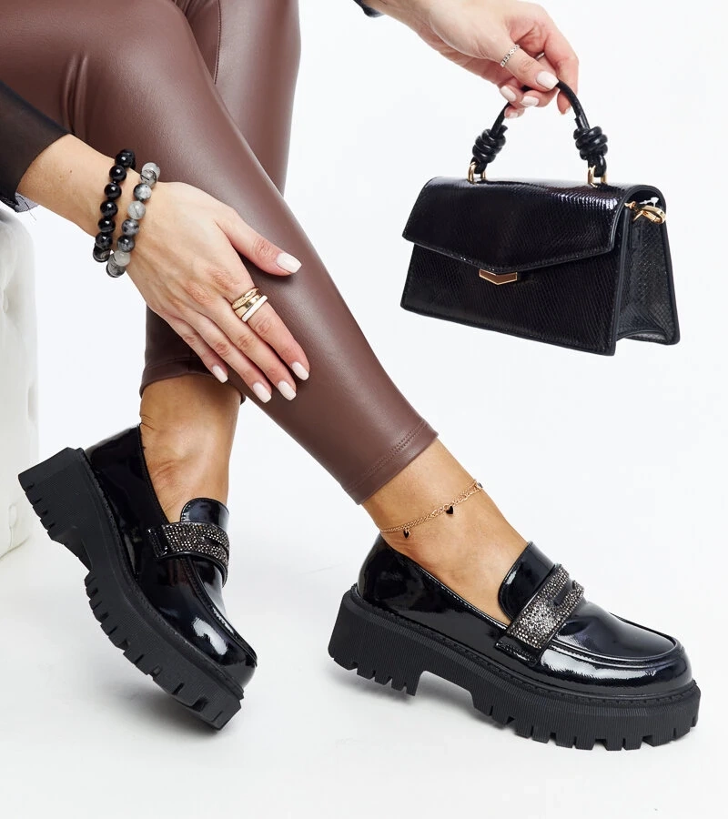 Schwarze Mokassins verziert mit Zirkonen von Leceta