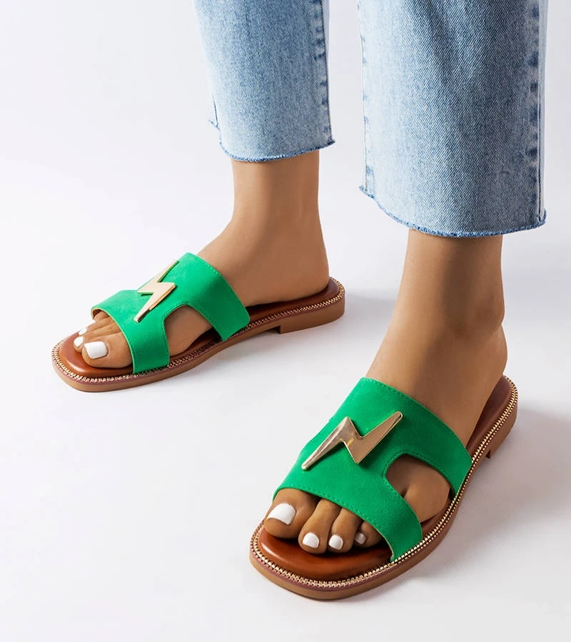 Grüne flache Leyra-Sandalen